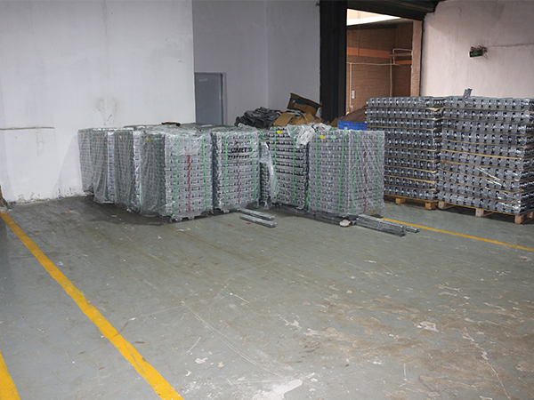 錦宏峰原材料存放處